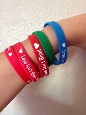 Colorful Love Isn't Blind silicone rubber  Bracelets lot